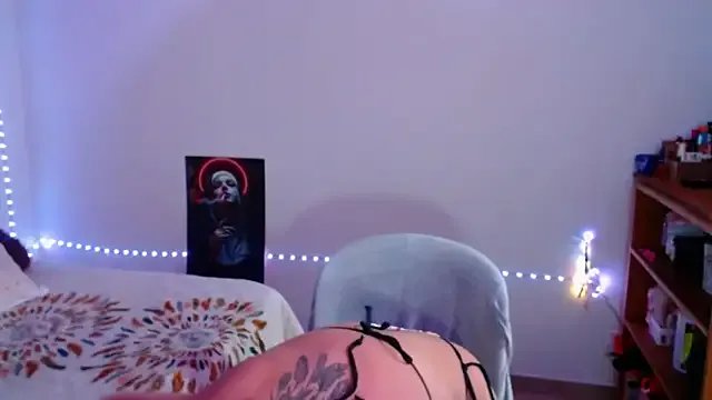 Freechat JossieGrey on StripChat