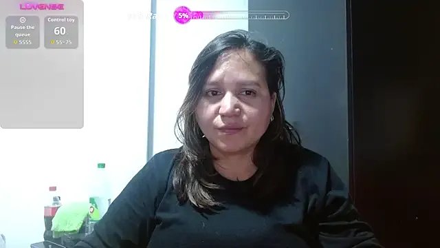 Freechat LauraReeves on StripChat