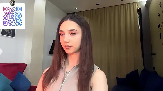 LinaMour — Playful pout