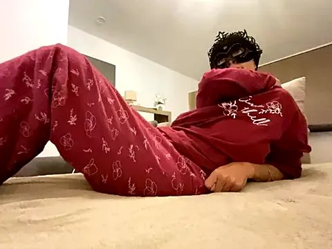 Freechat Marilou1983 on StripChat