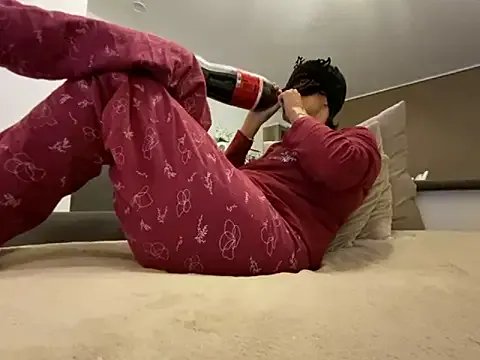 Freechat Marilou1983 on StripChat