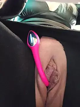 Freechat MILFBARBY on StripChat