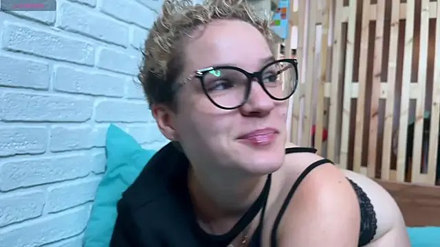 Freechat MrMrsRight on StripChat