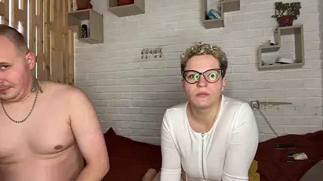 Freechat MrMrsRight on StripChat