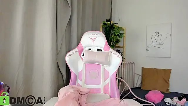 Nicole_Charm on StripChat