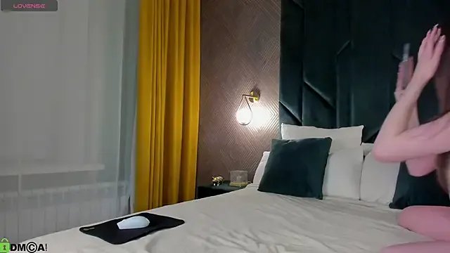 Nicole_Charm on StripChat