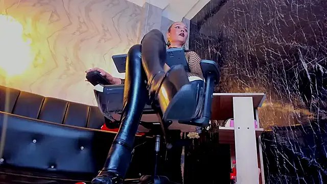 Freechat Nicollemillf on StripChat