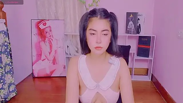 Nina_2025 on StripChat 