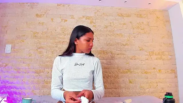 Freechat pocahontas_pow on StripChat