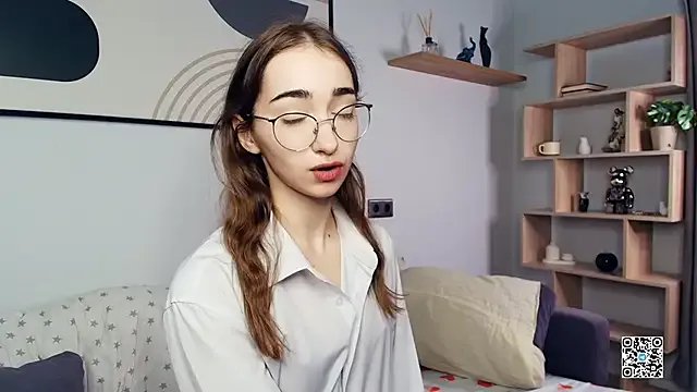 PollyBeev on StripChat 