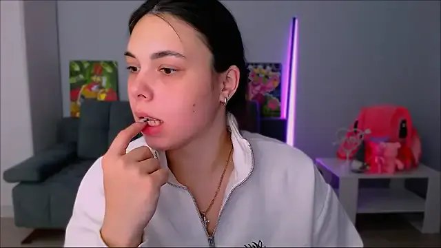 queenofthesense_ on StripChat 