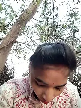 R_Roshni on StripChat