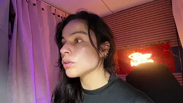 Freechat rosse_2504 on StripChat