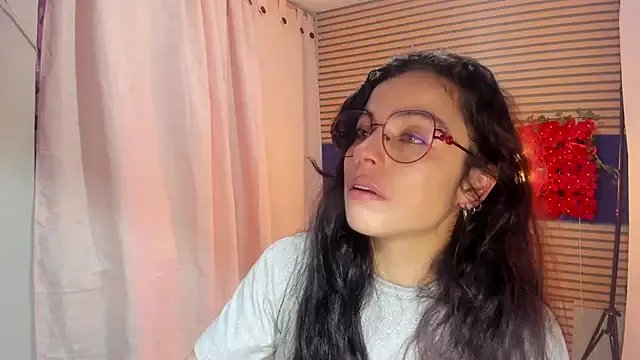 Freechat rosse_2504 on StripChat