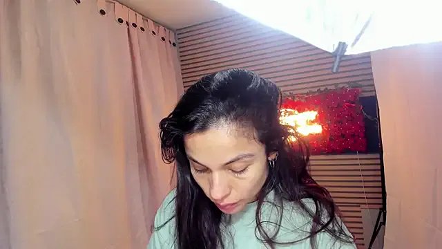 Freechat rosse_2504 on StripChat