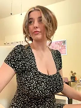 RoxxyDallas on StripChat 