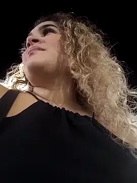 Sara_smiiith211 on StripChat 