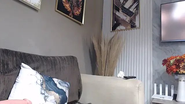 Freechat ThickyMinajxx on StripChat