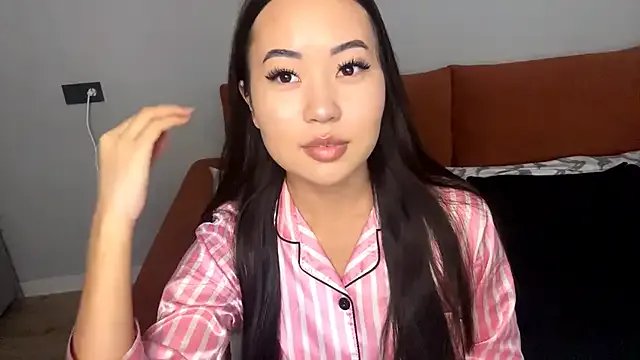 Freechat Ur_neighbor_Kira on StripChat